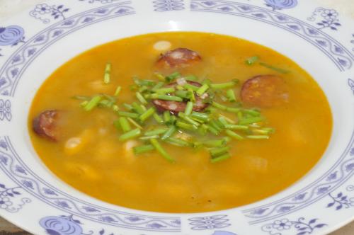 Fazolová polévka s klobásou  – Snadné Česko recept, zvládnete za 30 - 45 minut